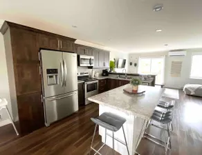 Central Jelly Bean Row Style Home - Image 5