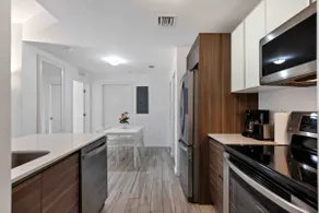 Modern 1BR Apt In Edgewater Free Parking - Image 3