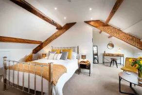Luxury Studio Apartment - Town Centre - Image 2