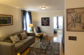 Exquisite 3rd Floor Private Apt with Style - Image 4
