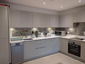 Spacious 2bdrm flat near Elstree Studios & station - Image 5