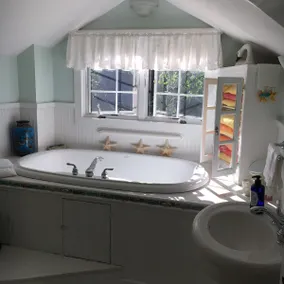 Intown Camden, 2 bedroom, 2nd floor, own entrance - Image 2