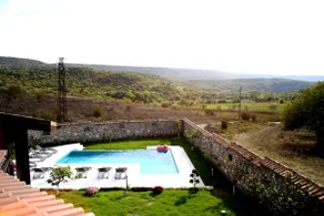 Heaven Hills, Luxury Villa for 18 wtih Pool & BBQ - Image 4