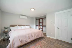 Beautiful Newly Renovated Home Near Hospital - Image 5