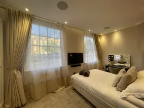 Grade II 3-bed cottage• Free parking • Sonos & 5.1 - Image 3