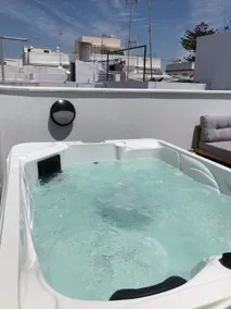 Luxury apartment, 35 m2 terrace, jacuzzi & parking - Image 2