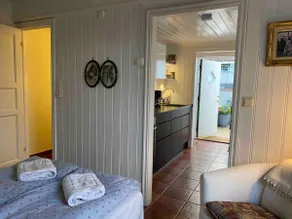 Charming guest house with hot tub - Image 5