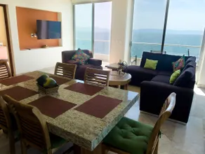 Oceanfront condo with 2 bedrooms, parking - Image 3