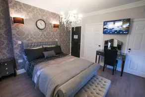 The Poppy Line · Stunning Apt - Image 4