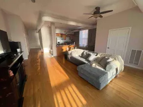 Large Waterfront Luxury Apartment - Image 3