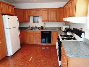 Spacious 2 Br with All The Comforts Of Home - Image 5