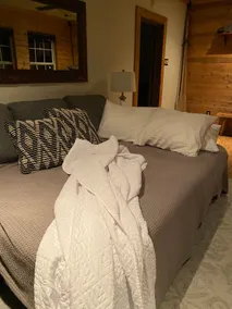 4) Charming Lakefront 1BR Cottage| Hot Tub| Pool - Image 4
