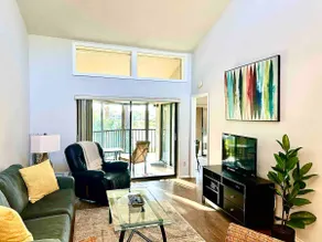 Guest Favorite Waterview- 2 bed/2 bath apt w/pool - Image 2