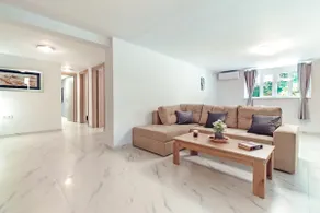 Central Varkiza apartment 3 min walk from beach! - Image 2