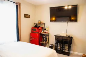 SoH Private Guest Suite (Separate Bath, Entrance) - Image 4