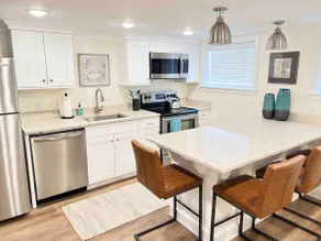 2 Bedrooms, Kitchen & Laundry: Perfect Location! - Image 5