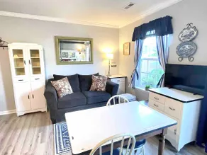 Platts' Place Retro Retreat - Image 4