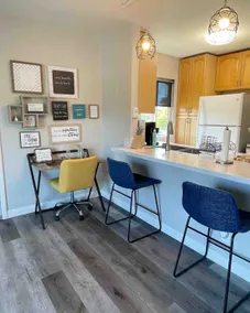 Spacious 2 BR w/ Free Parking & WiFi - Image 3