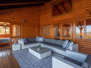 Large holiday home overlooking the Knysna Lagoon - Image 4
