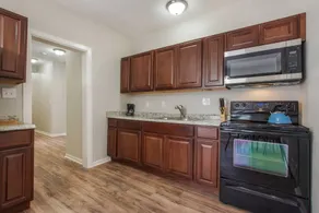 Free parking and Coffee | Smart Tv | Fast Wi-Fi - Image 3