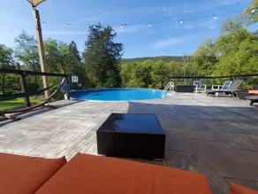 15min from PSU stadium, Game room, Theatre, Patio - Image 4