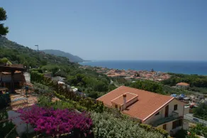 Panoramavilla mit Pool für 8 Personen im Cilento - Image 4