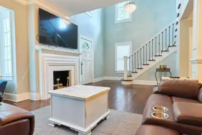 Historic Home, 4 Bedrooms 3 Full Bathrooms. - Image 2