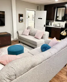 Cozy, Spacious & Close to Everything - Image 4