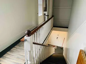 Uptown 2nd story apt/blocks from old fort! - Image 4