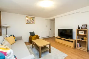 NEW Stylish 1 Bedroom Flat with Garden | London - Image 4