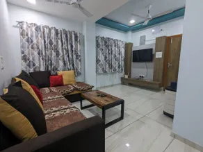 Family-only 2.5BHK Nr BHU–Ananya Darshan Flat 203 - Image 3