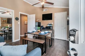 The Petite and Cozy Unit Sleeps up to 6 - Image 3