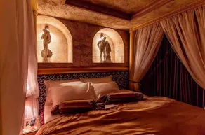 Unique bedroom serviced apartment with private SPA - Image 2