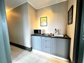 The Greyhouse "Big Apartment" - Image 4