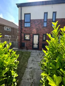 Stylish Modern Stay–Spacious 3-Bedroom Near Centre - Image 2