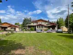 Private suite in cottage country, minutes to beach - Image 3