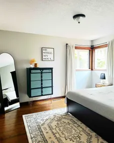 Cozy & Stylish Hillsboro Home - Image 4