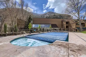 FREE wine | Hot Tub | Wood Fire | Free Vail Bus! - Image 2