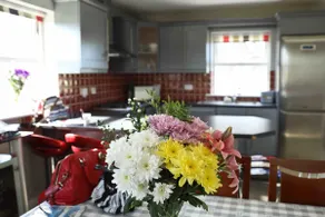 Seascape on the edge of town: 4 beds all ensuite. - Image 5