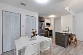Modern 1BR Apt In Edgewater Free Parking - Image 2