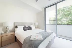 Stylish and Spacious Beach Apartment - Image 2