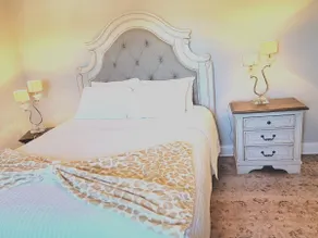 Freshly Remodeled 2 Bedrooms in Valley Stream - Image 2