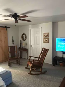Henry Hill Guest Apartment - Image 4