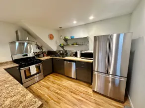 A modern Pied-à-terre on the coast of Maine. - Image 4