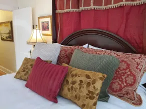 1930'S Charming & Enchanted Unit By Waterfalls - Image 3