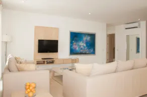 Modern 3 BR Old City Luxury Condo - Image 4