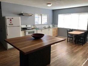 Spacious, clean, and private loft in Los Angeles - Image 2