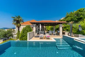 Stylish two bedroom villa apartment w heated pool - Image 4