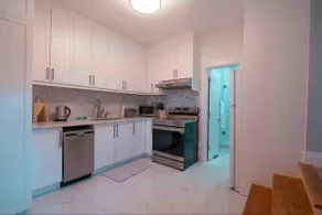 Mary's Modern House - Image 4