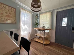 Lake Geneva cottage with private beach access - Image 3